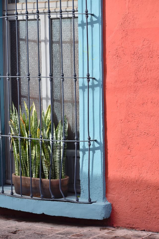 Sol en Querétaro: Cómo diseñamos para ganarle al calor sin que explote tu recibo de luz